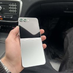 Samsung Z Flip 6 - фото 2