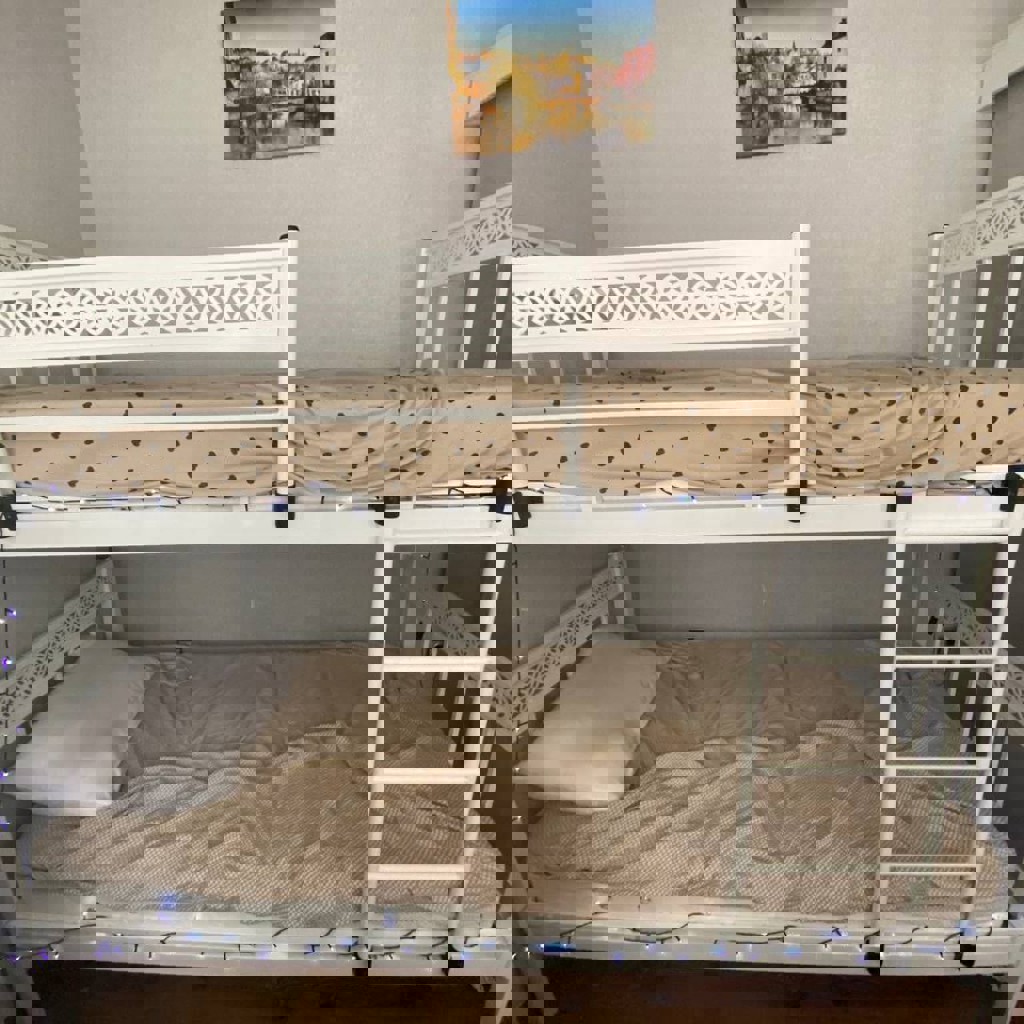 Двухъярусная кровать