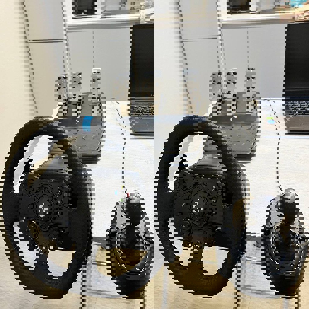 Игровой руль Logitech G923