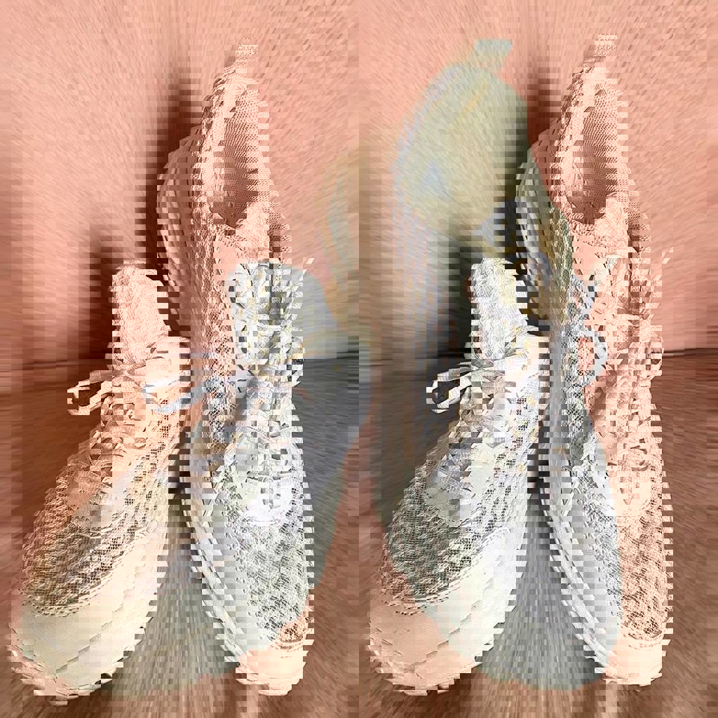 Спортивные кроссовки