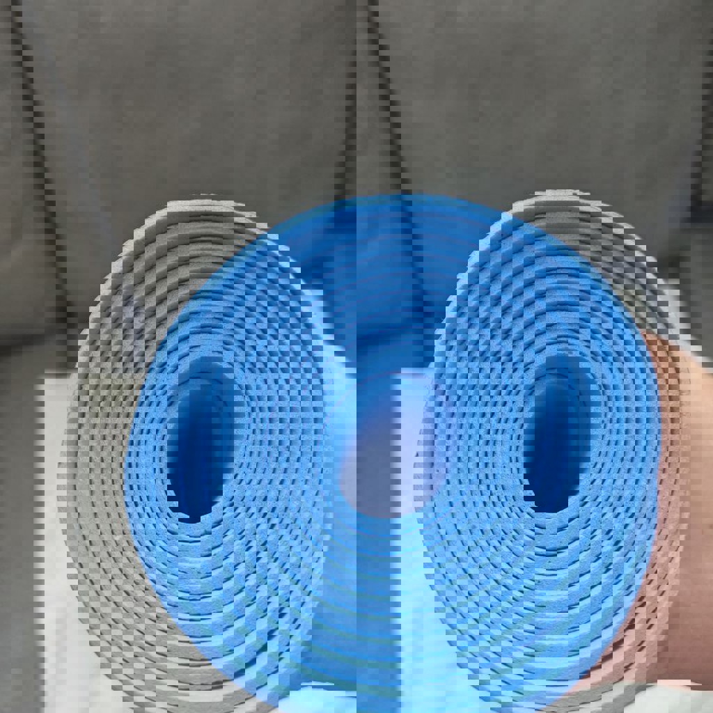 Набор ковриков для йоги и массажный валик