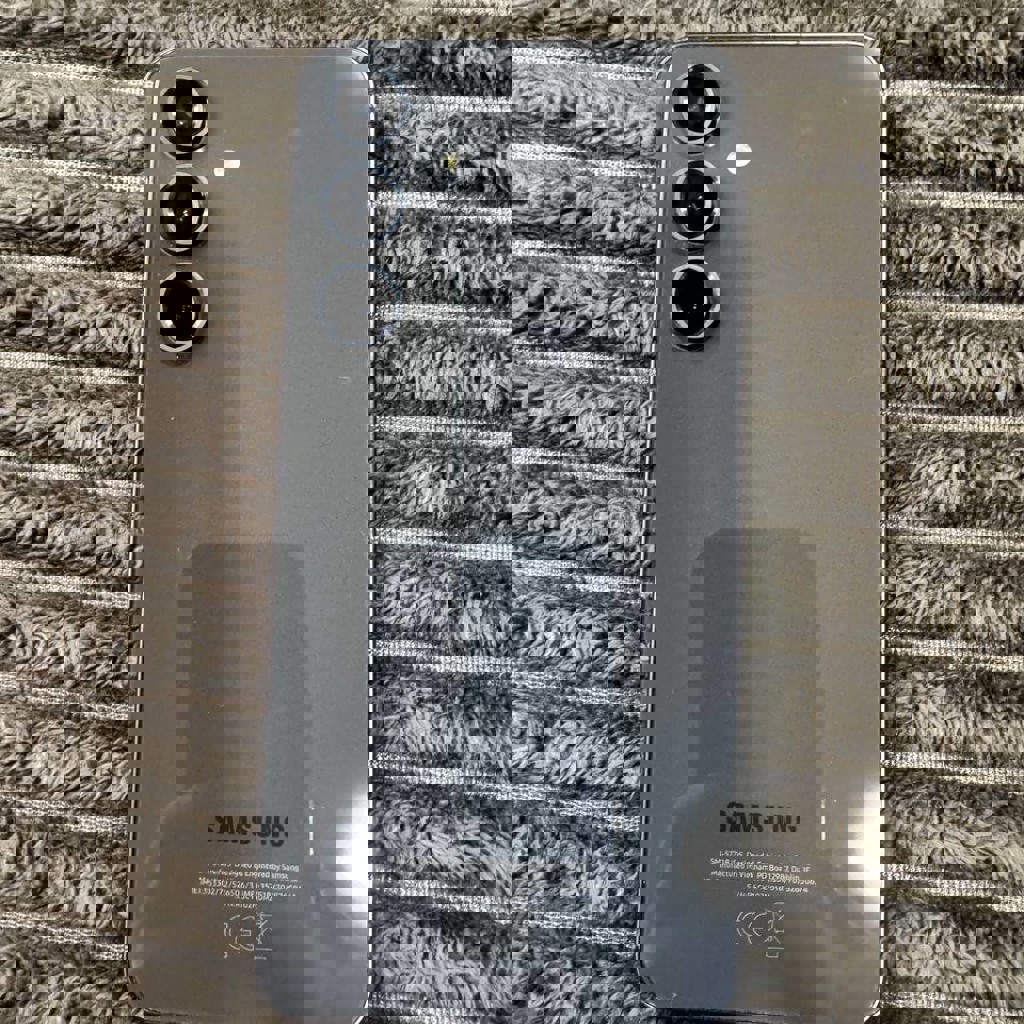 Самсунг S24FE