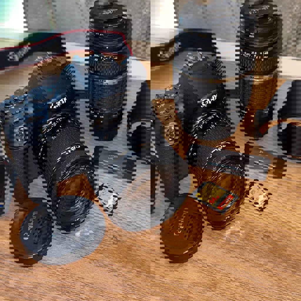 Фотоаппарат Canon 250D