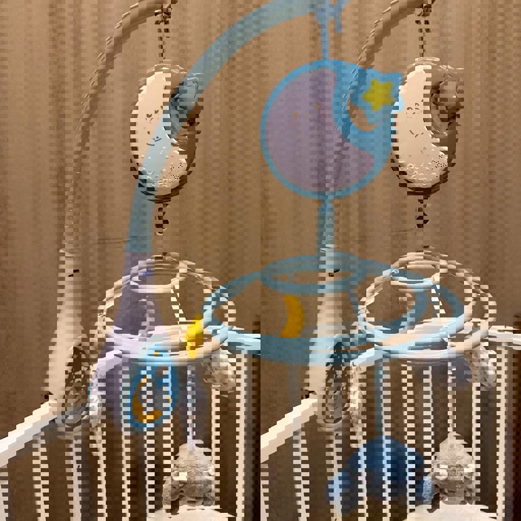 Музыкальный мобиль на кроватку