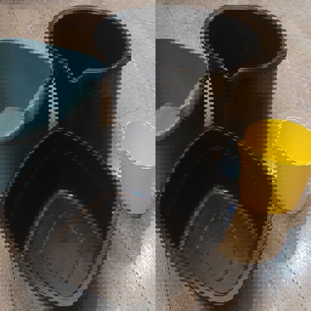 Набор тазиков, ведро и кувшин