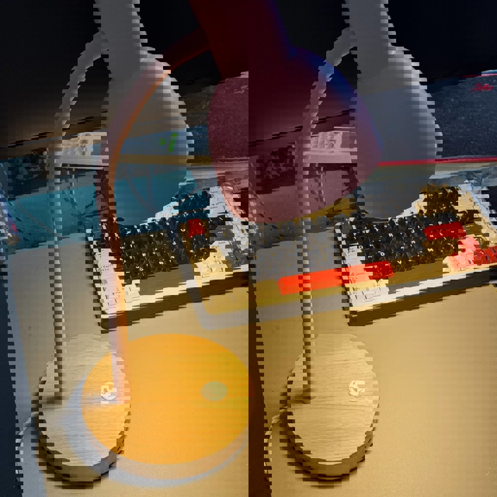 Настольная лампа