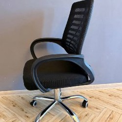 Компьютерное кресло с повреждениями - фото 1