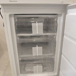 Морозильная камера Hisense RS-12DC/W - фото 2