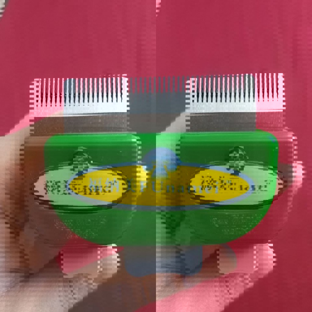 Щётка для вычесывания шерсти