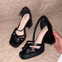 Босоножки на устойчивом каблуке - фото 2