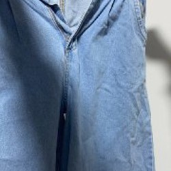 Приталенные джинсовые брюки - фото 2