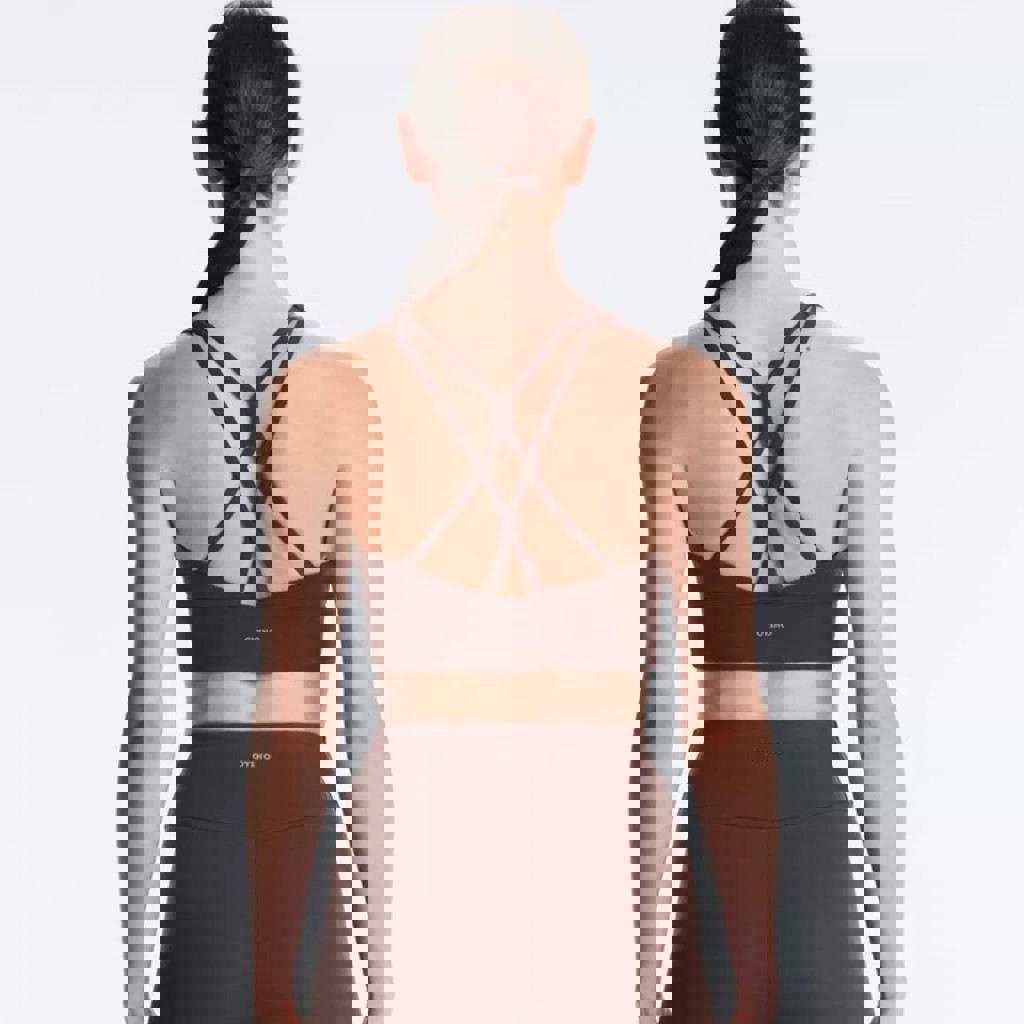 Спортивный топ и шорты