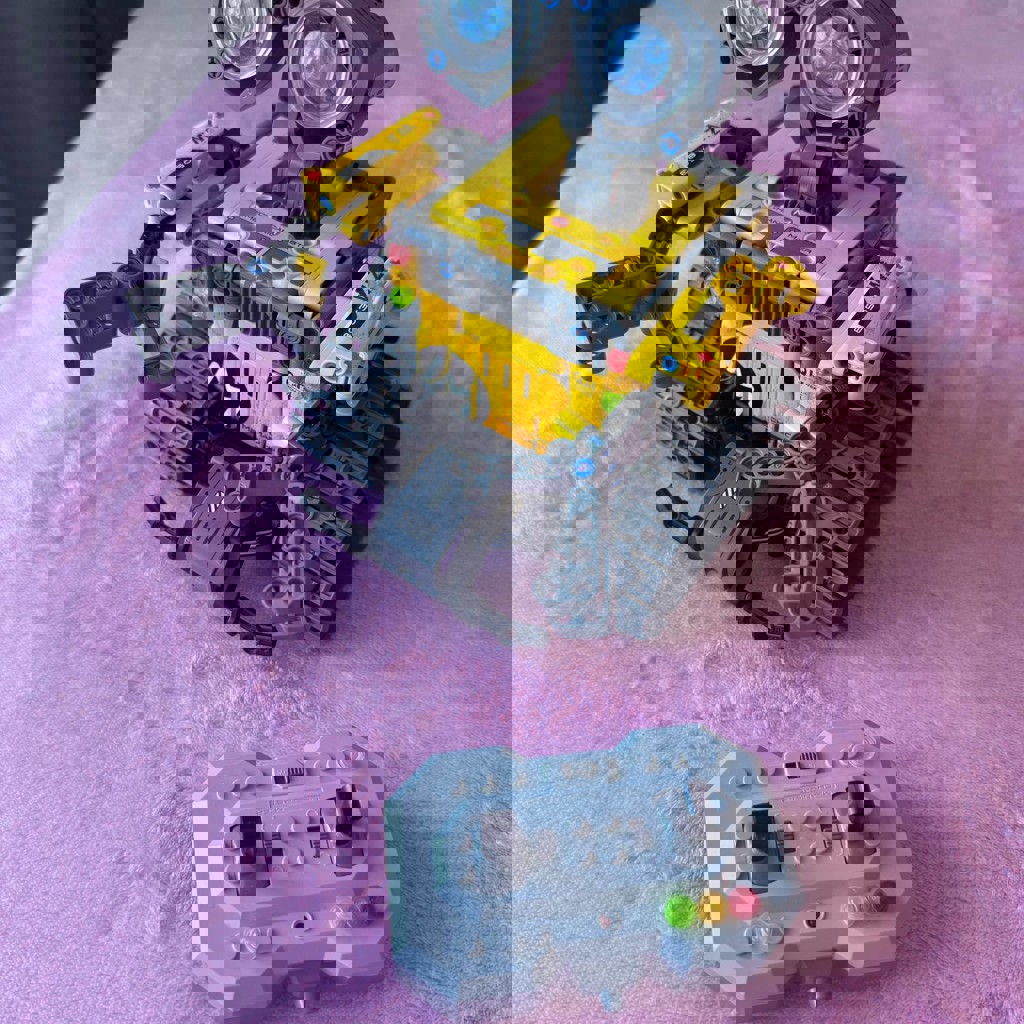 Конструктор робот на пульту управления