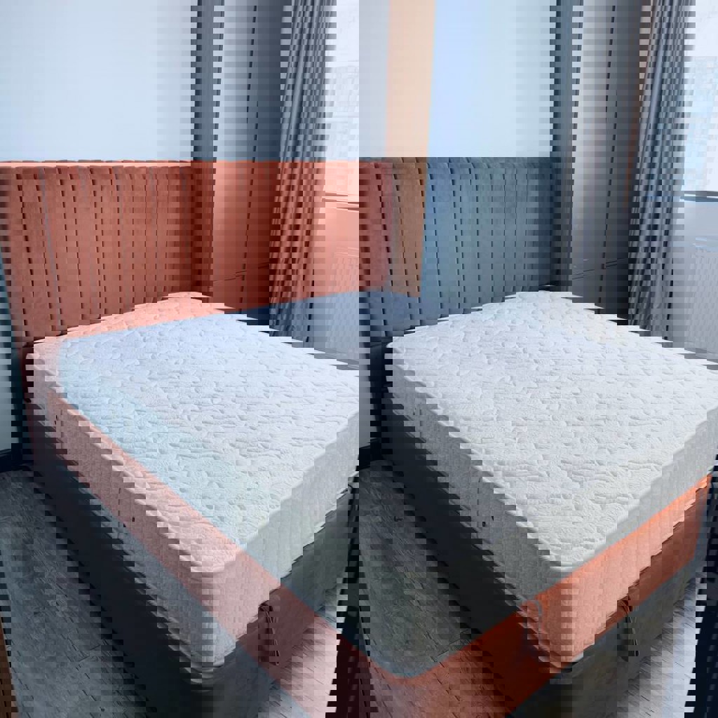 Кровать с матрасом