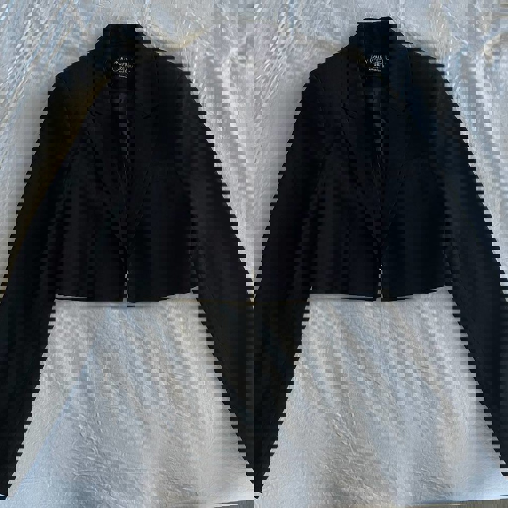 Укороченный пиджак черного цвета