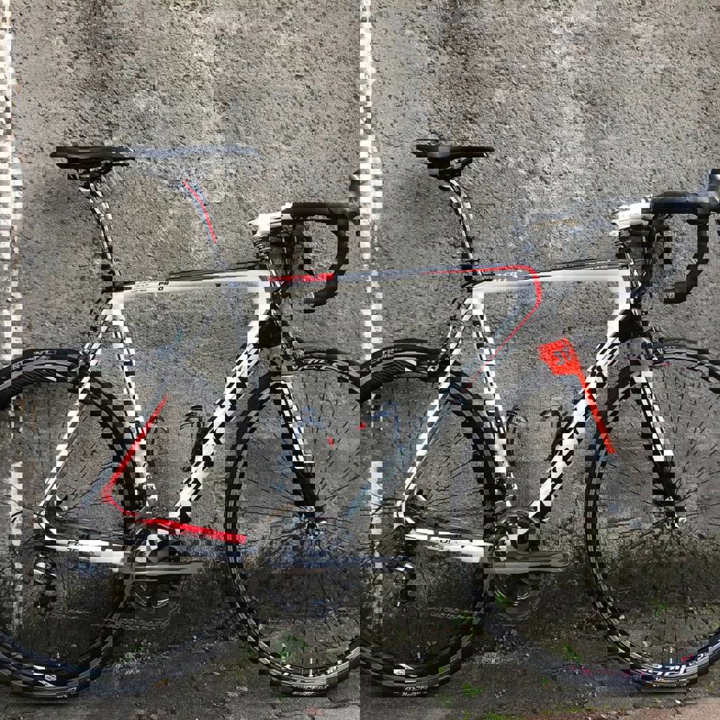 Велосипед шоссейный Focus Izalco PRO