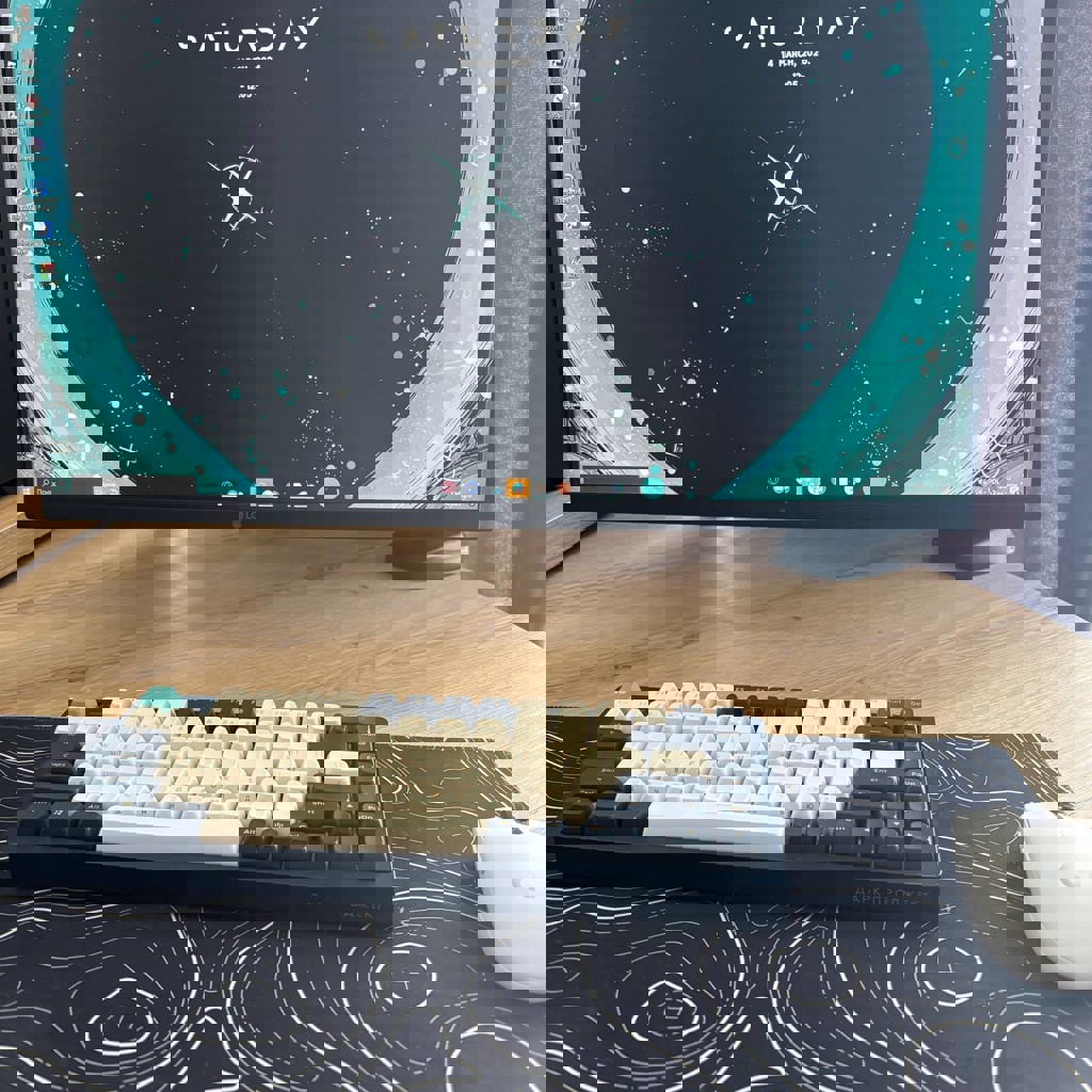 Компьютер с гарнитурой