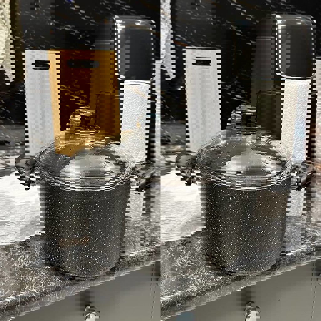 Кастрюля с крышкой