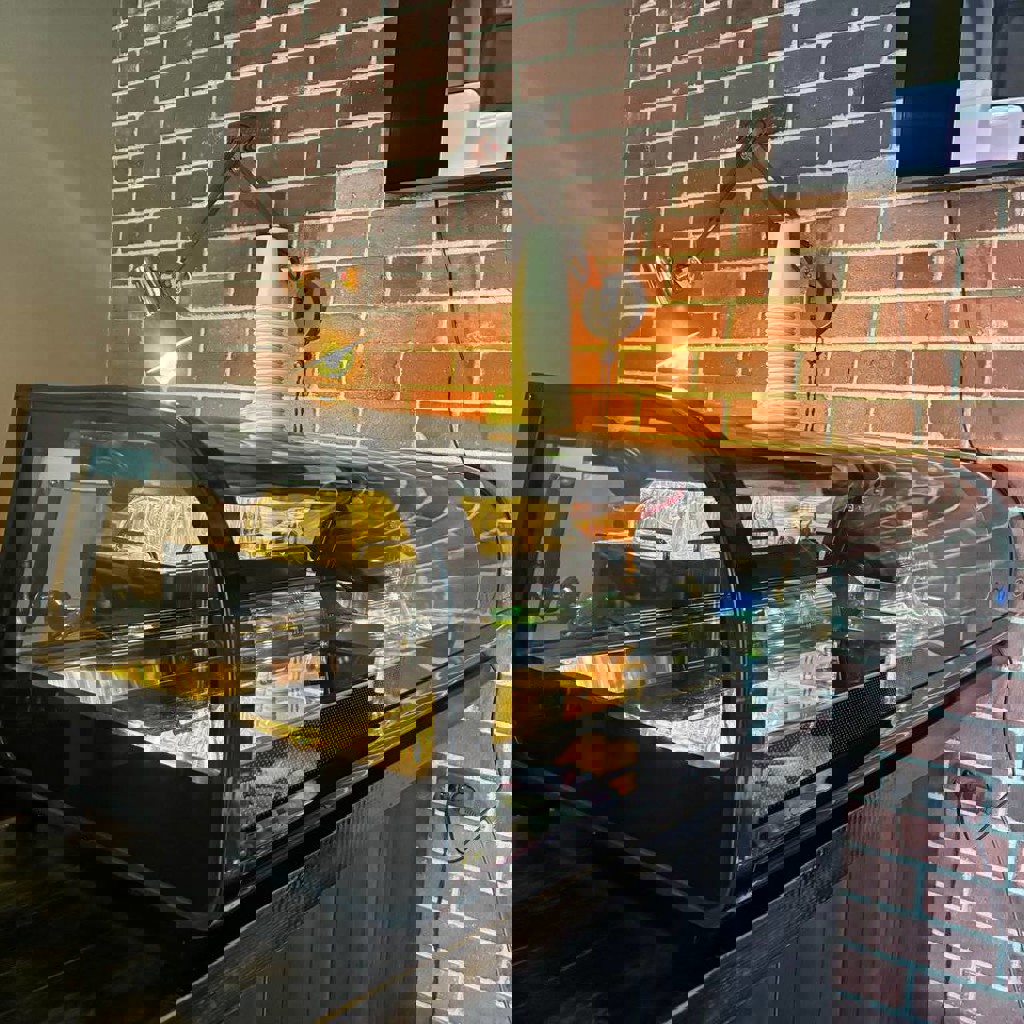 Настольная охлаждающая витрина