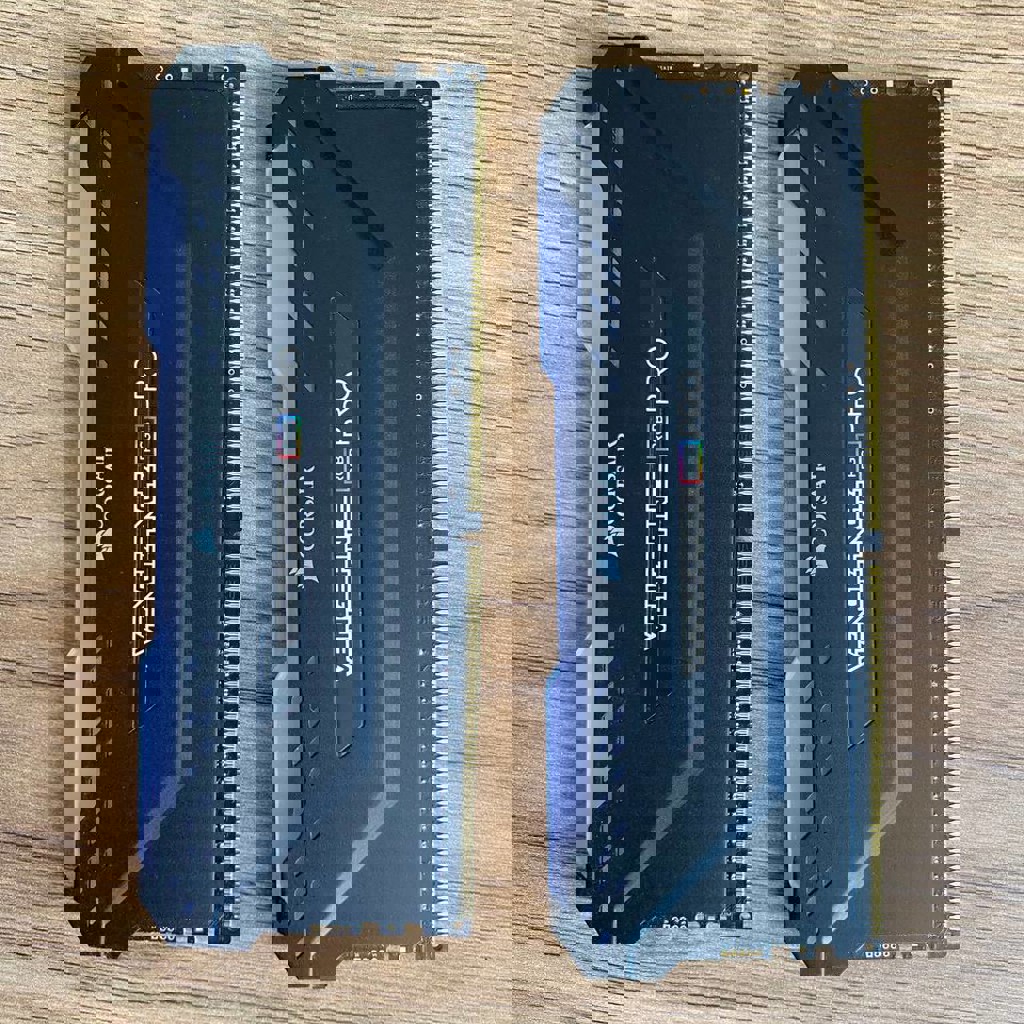 Комплект оперативной памяти VENGEANCE RGB PRO