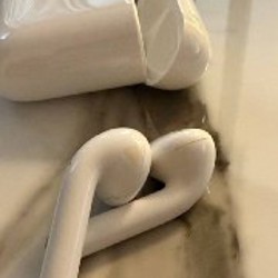 Apple AirPods 2 With Charging Case - фото 2