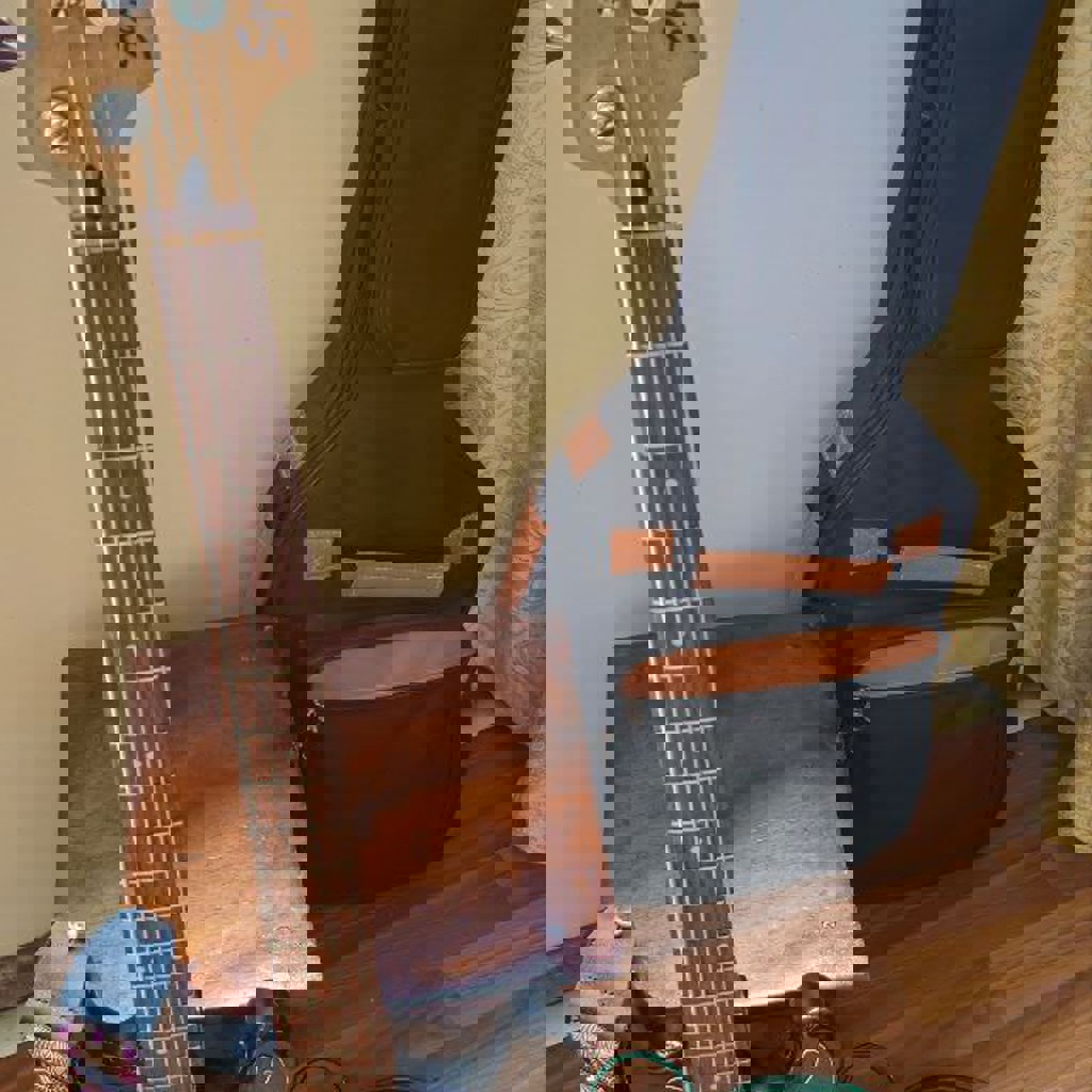 Бас Squier by Fender Affinity series