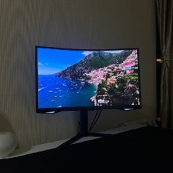 Монитор Samsung Odyssey G7 - фото 1