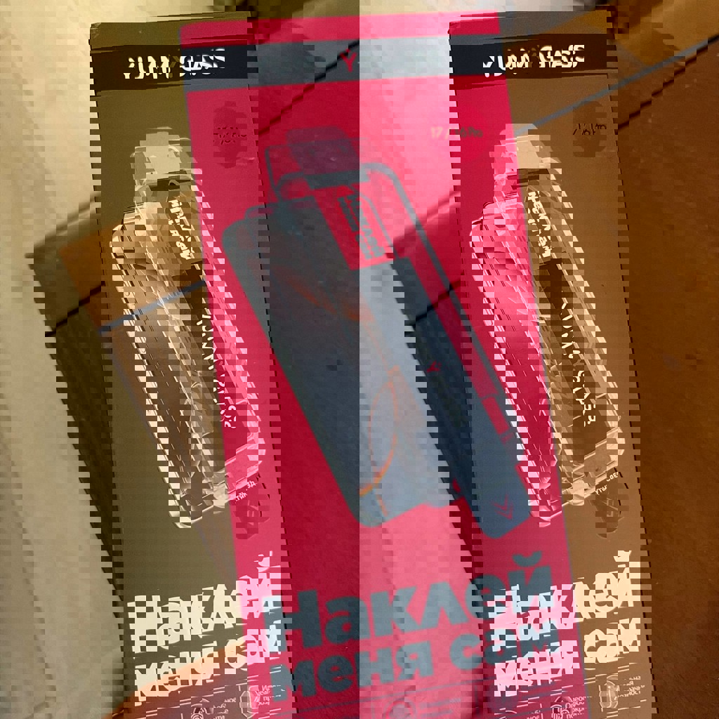 Защитное стекло на iPhone 16 Pro/17