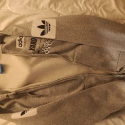 Серая кофта - фото 4