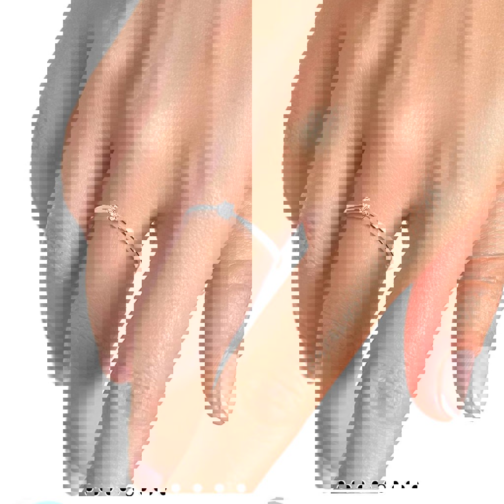 Кольцо из белого золота с бриллиантом