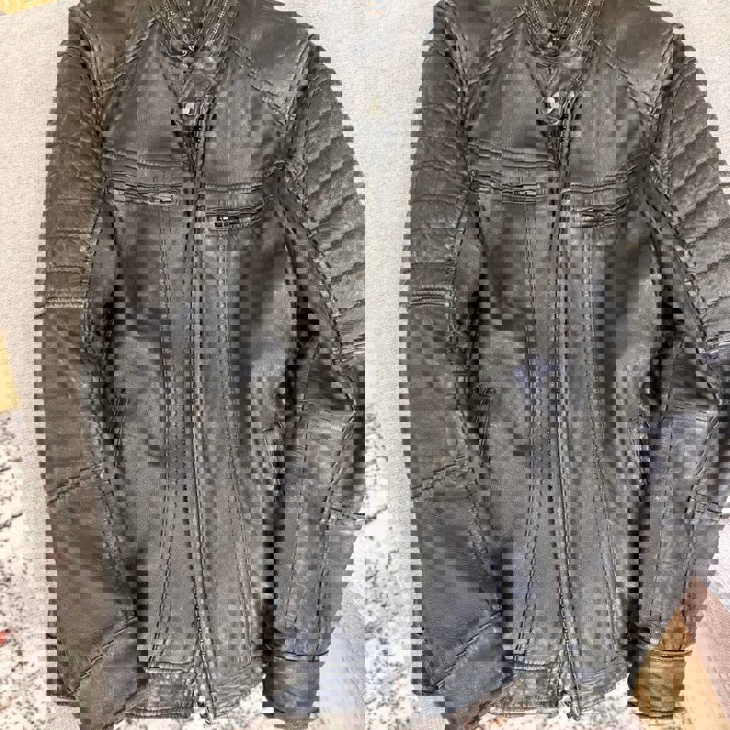 Кожаная куртка женская