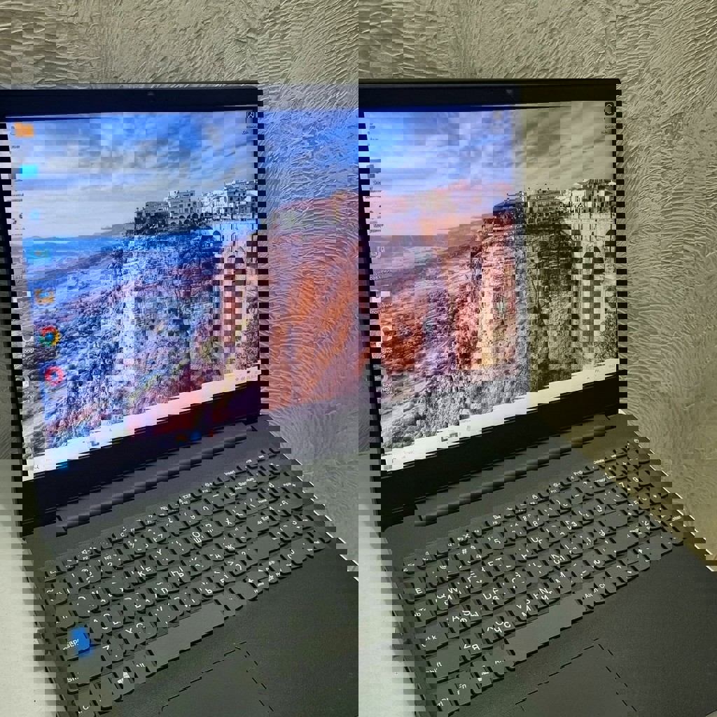 Ноутбук Lenovo V15