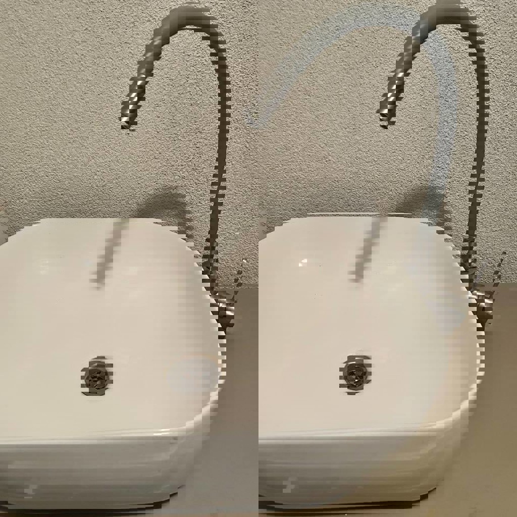 Фаянсовая раковина