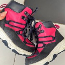 Куртки и ботинки - фото 4