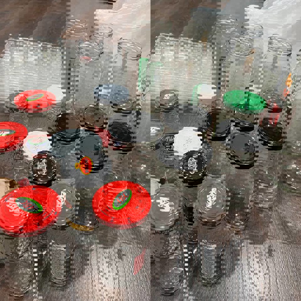 Пластмассовые банки и лоточки для яиц