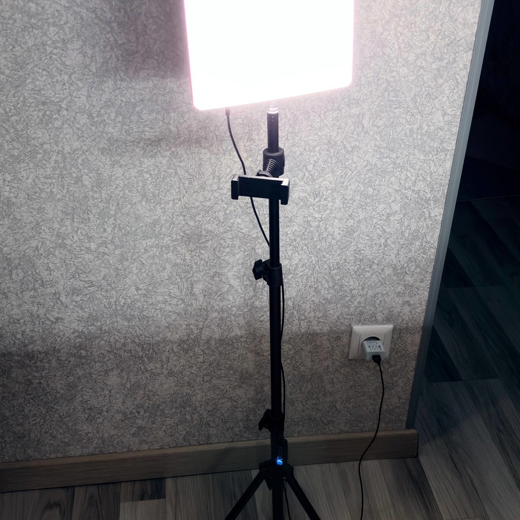 Штатив телескопический с LED лампой