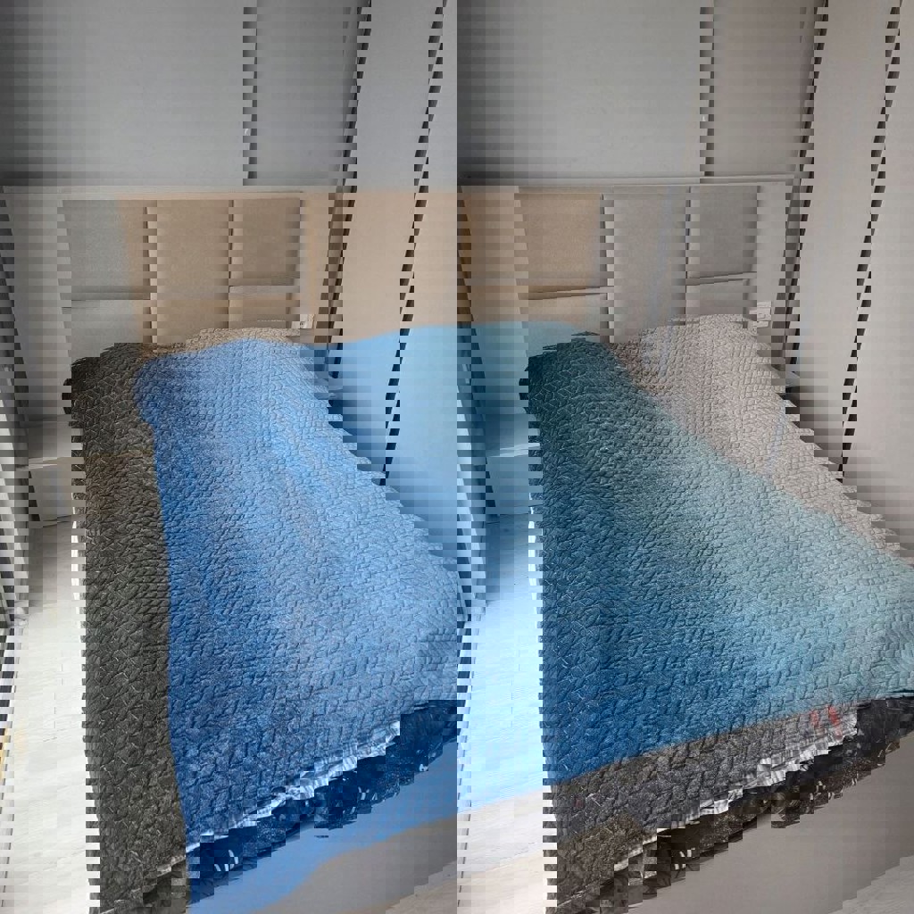 Кровать с матрасом