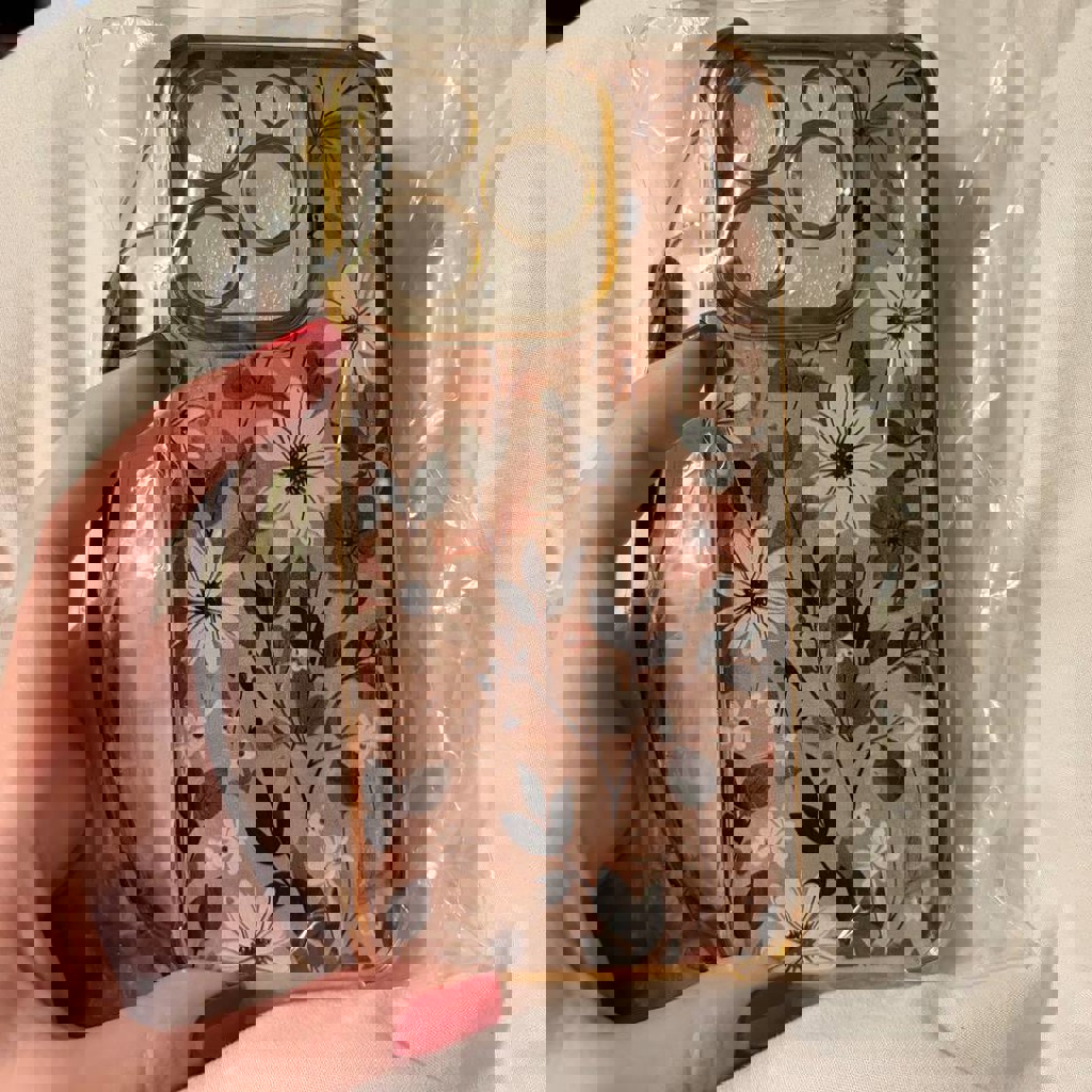 Чехол на iPhone 16