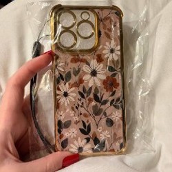 Чехол на iPhone 16 - фото 1