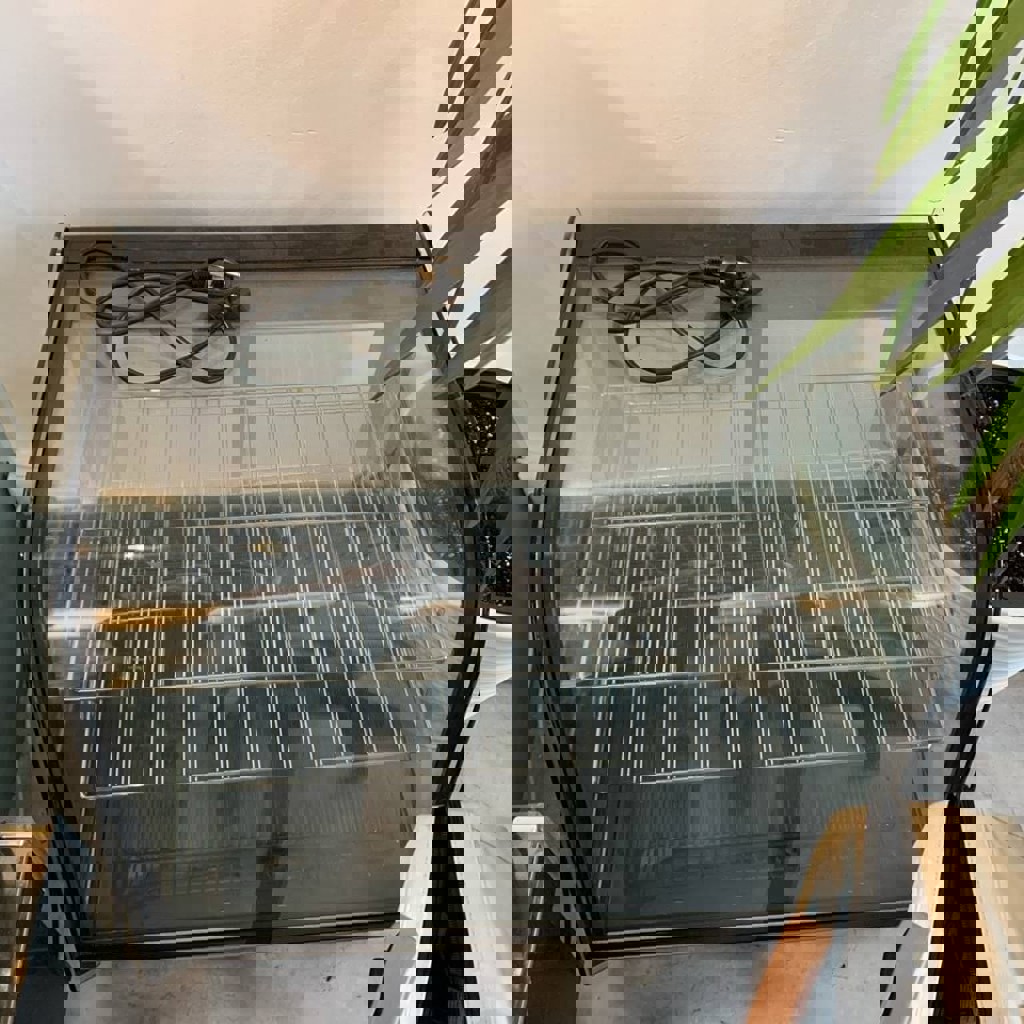 Холодильная витрина для десертов