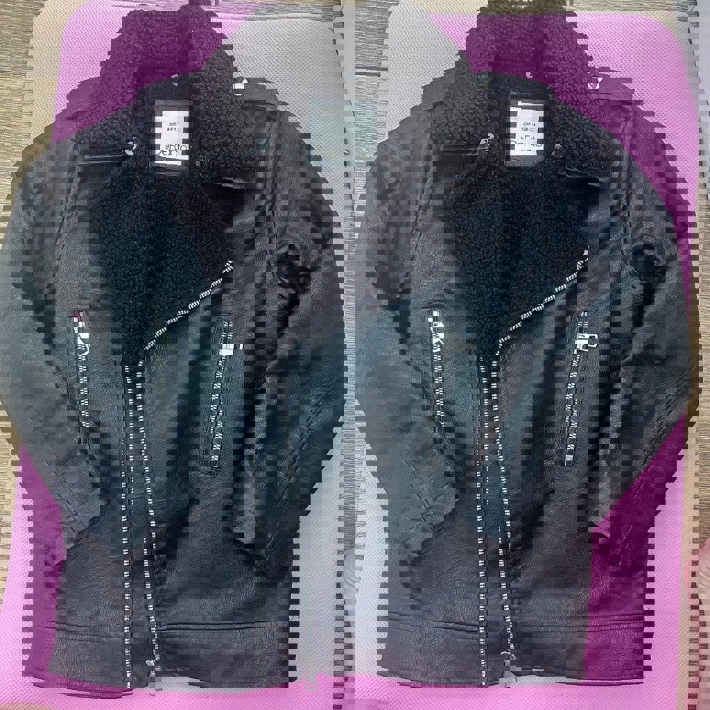 Пиджак и джинсы