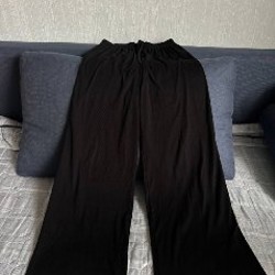 Черные трикотажные брюки - фото 1