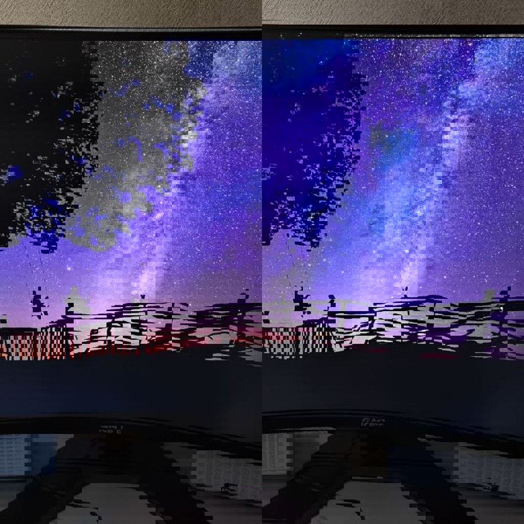 Игровой изогнутый монитор