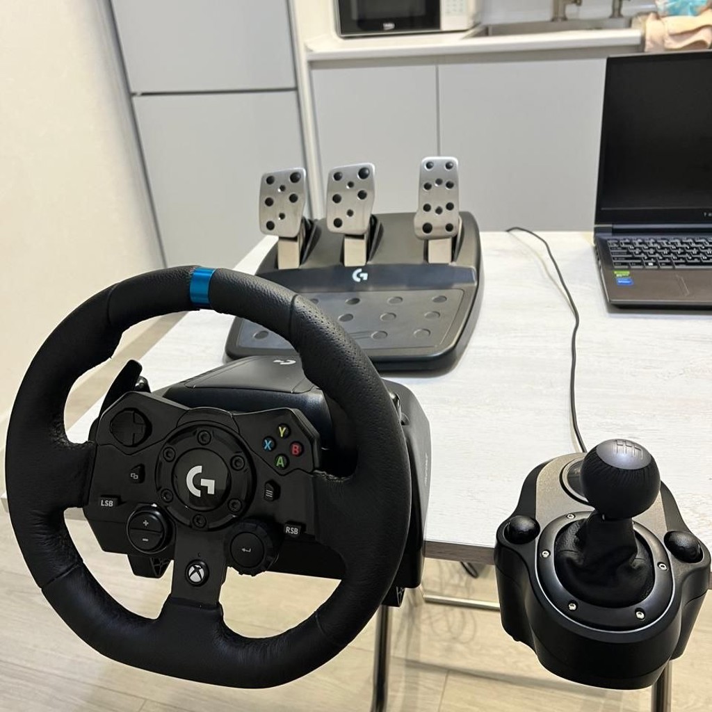 Игровой руль Logitech G923