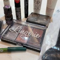 Косметички с косметикой - фото 7