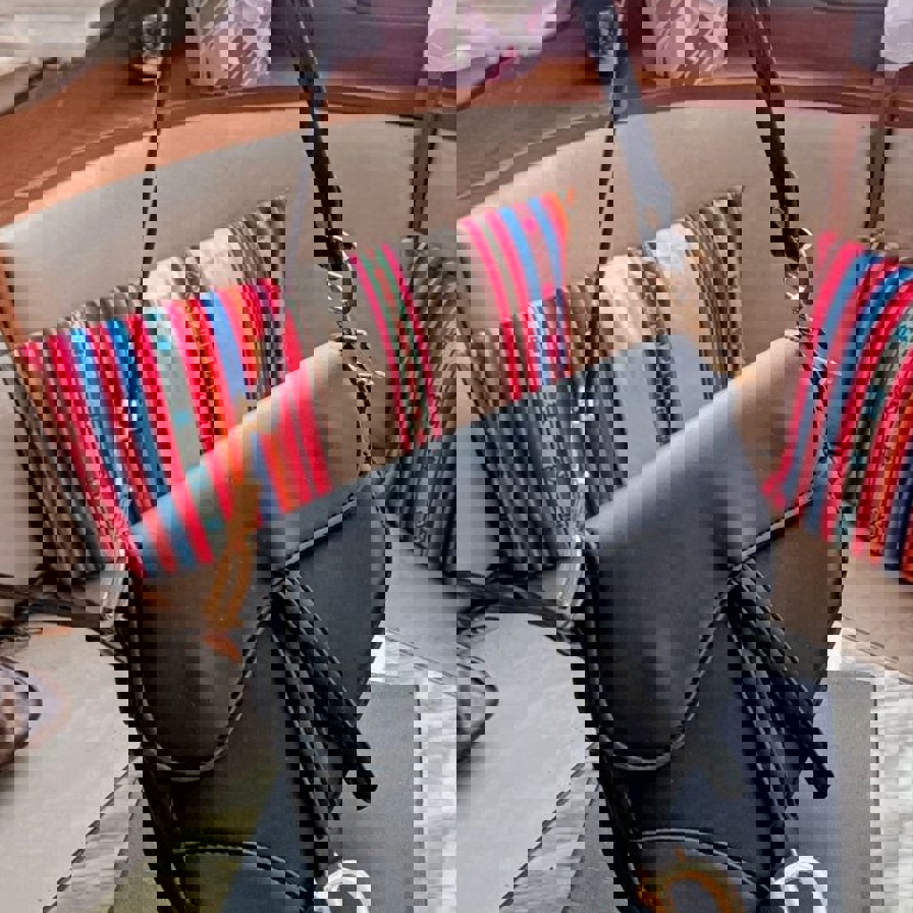 Коричневая сумка-багет PANTOOR