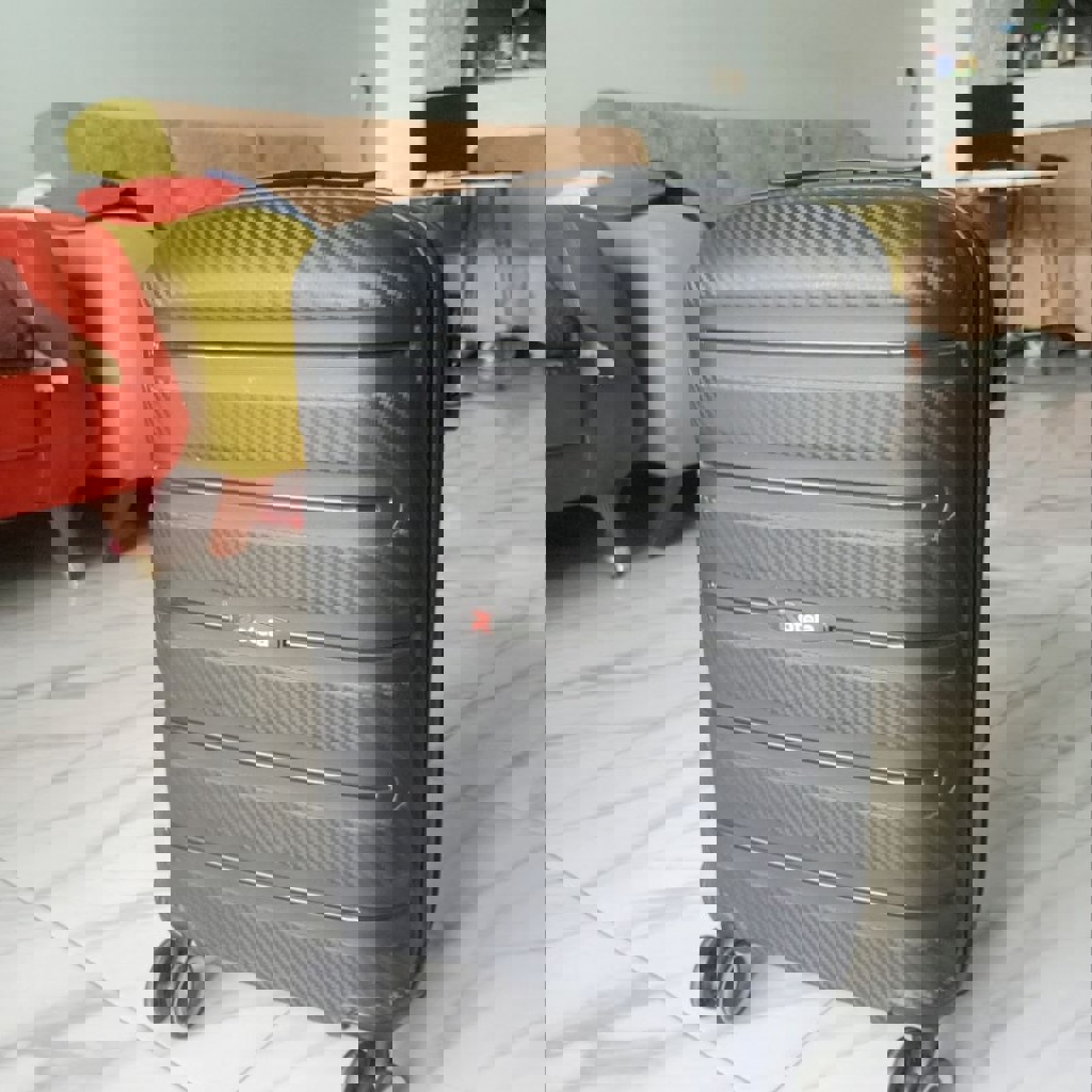 Чемодан на колесиках