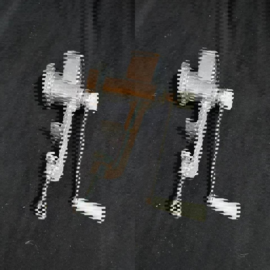 Ручная мясорубка