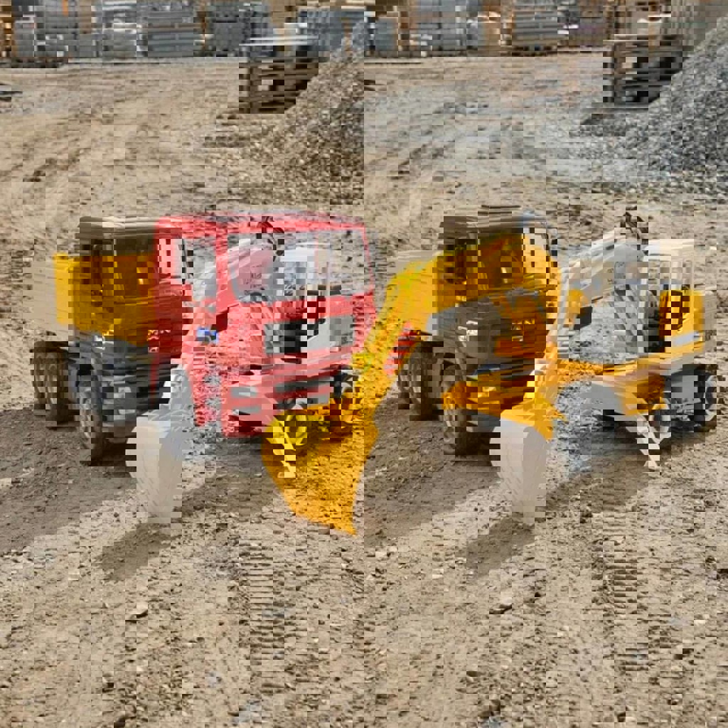 Самосвал и экскаватор Bruder