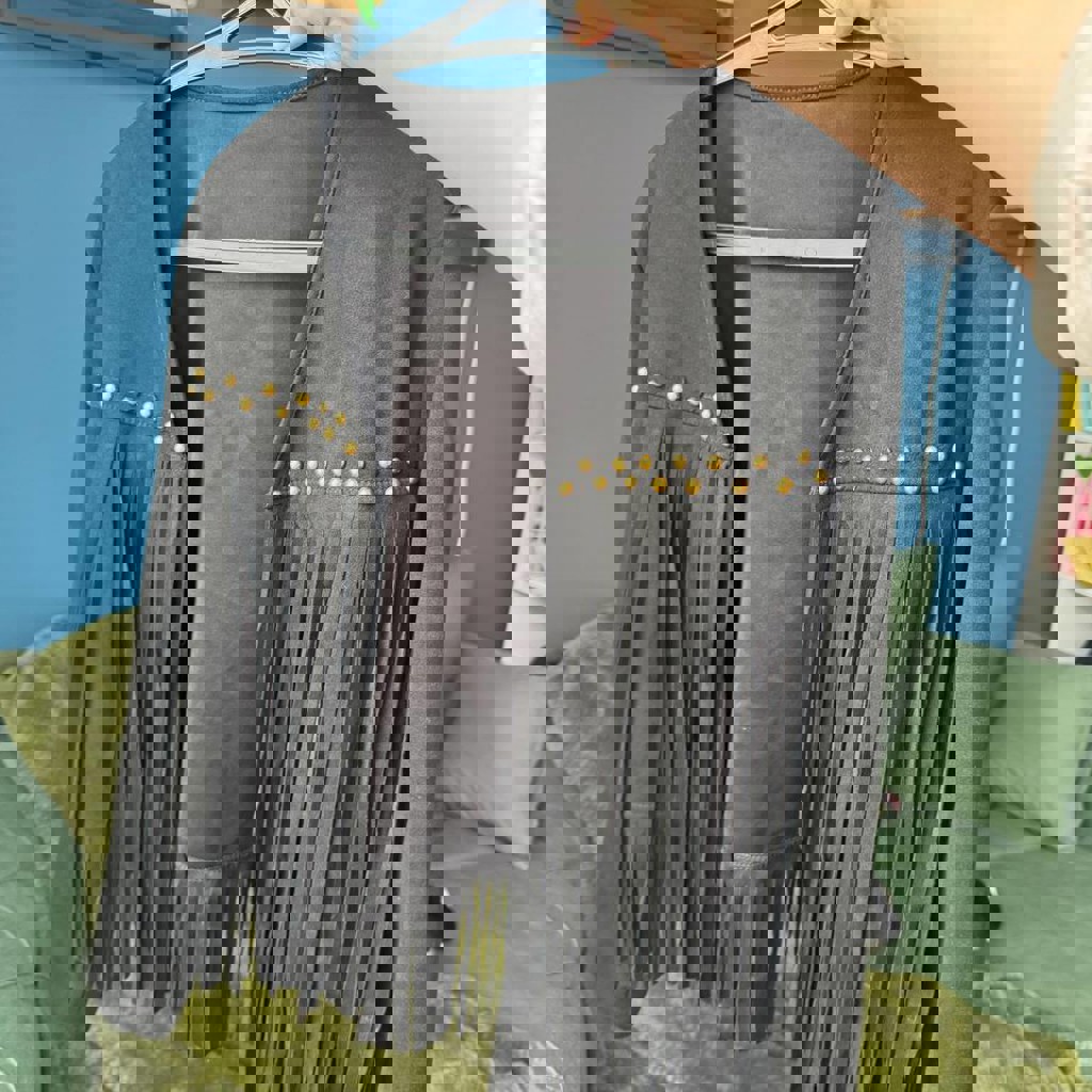 Бархатная черная накидка с бахромой